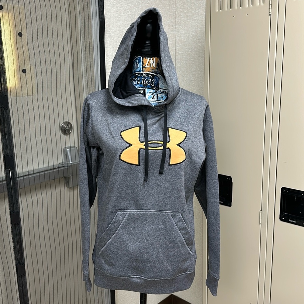 Under armour sweatshirt